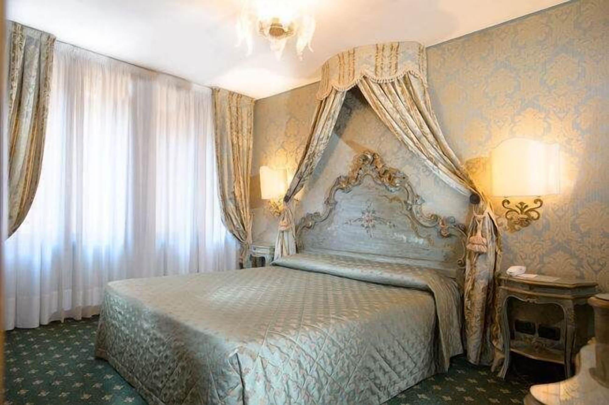 Ca Rialto Hotel Венеция Екстериор снимка